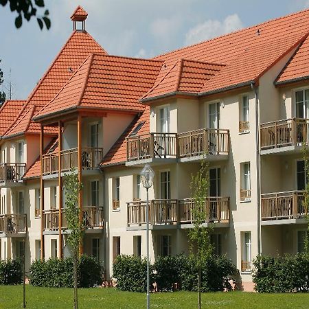 Residence Vtf Les Allees Du Green Levernois Exteriör bild