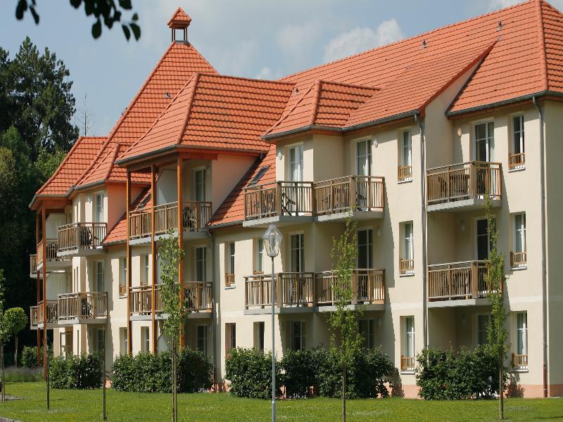 Residence Vtf Les Allees Du Green Levernois Exteriör bild