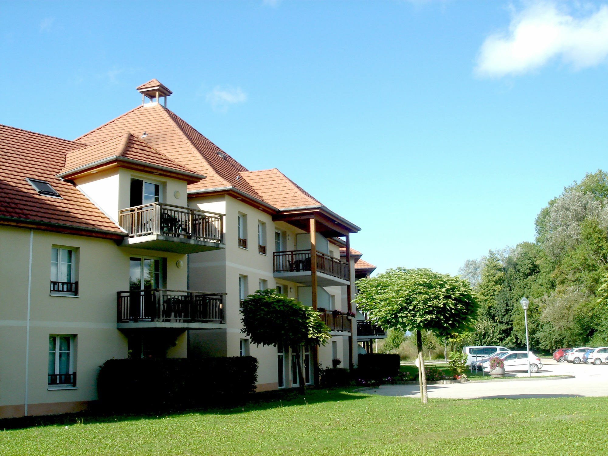 Residence Vtf Les Allees Du Green Levernois Exteriör bild