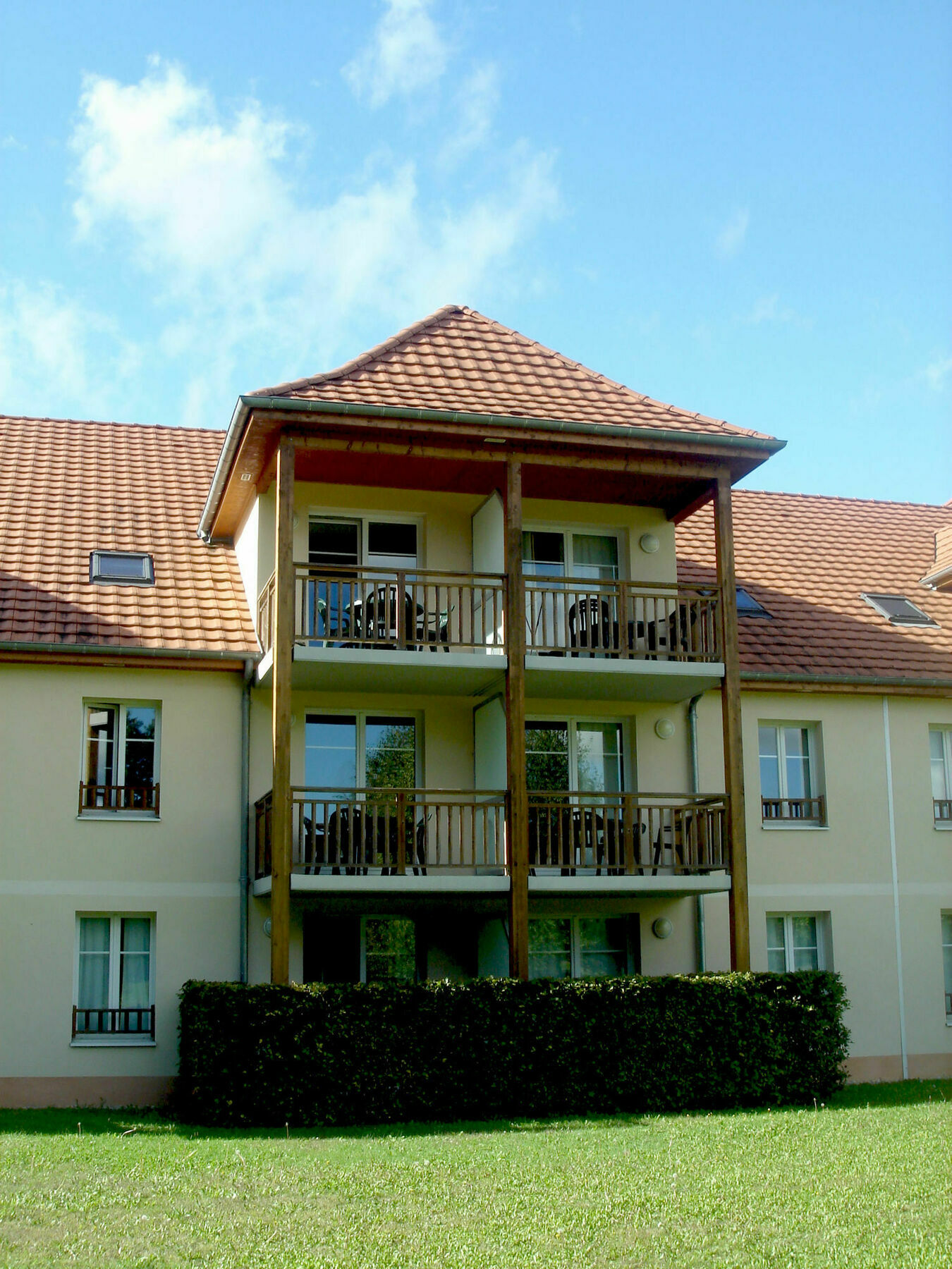 Residence Vtf Les Allees Du Green Levernois Exteriör bild
