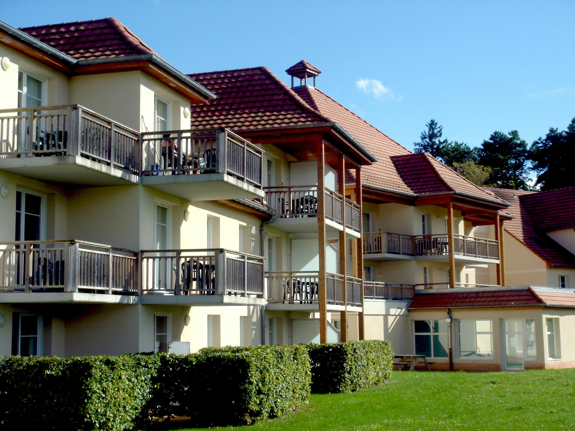 Residence Vtf Les Allees Du Green Levernois Exteriör bild